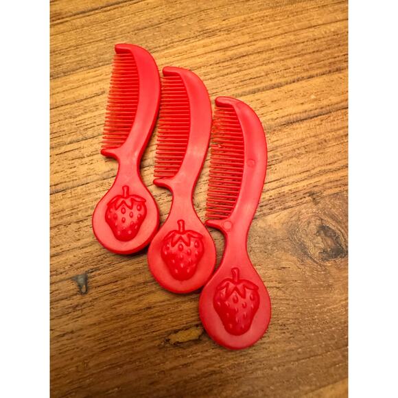 Vintage Strawberry Shortcake 3 Inch Hair Combs - Lot of 3 - Picture 1 of 3